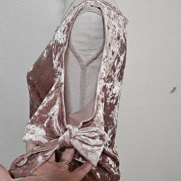 Sanctuary velvet like cold shoulder top size small - Picture 8 of 10